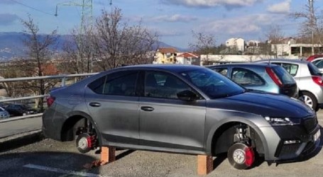 Škoda Octavia RS u Rijeci završila na ciglama, opomena za sve!