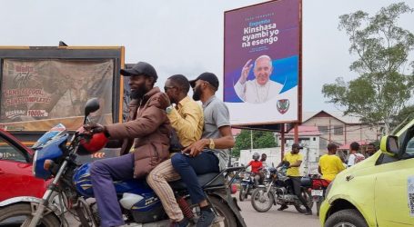 Zbog iznimno jake oluje u DR Kongu: Srušio se dio pozornice za doček Pape