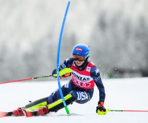 epa10435458 Mikaela Shiffrin of the United States in action during the first run of the Women's Slalom race at the FIS Alpine Skiing World Cup in Spindleruv Mlyn, Czech Republic, 28 January 2023.  EPA/VLASTIMIL VACEK