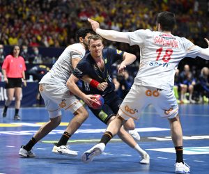 epa10438885 Sweden's Felix Claar tries to break through the Spanish defence during the IHF Men's World Championship handball bronze medal match between Spain and Sweden, in Stockholm, Sweden, 29 January 2023.  EPA/Jessica Gow  SWEDEN OUT