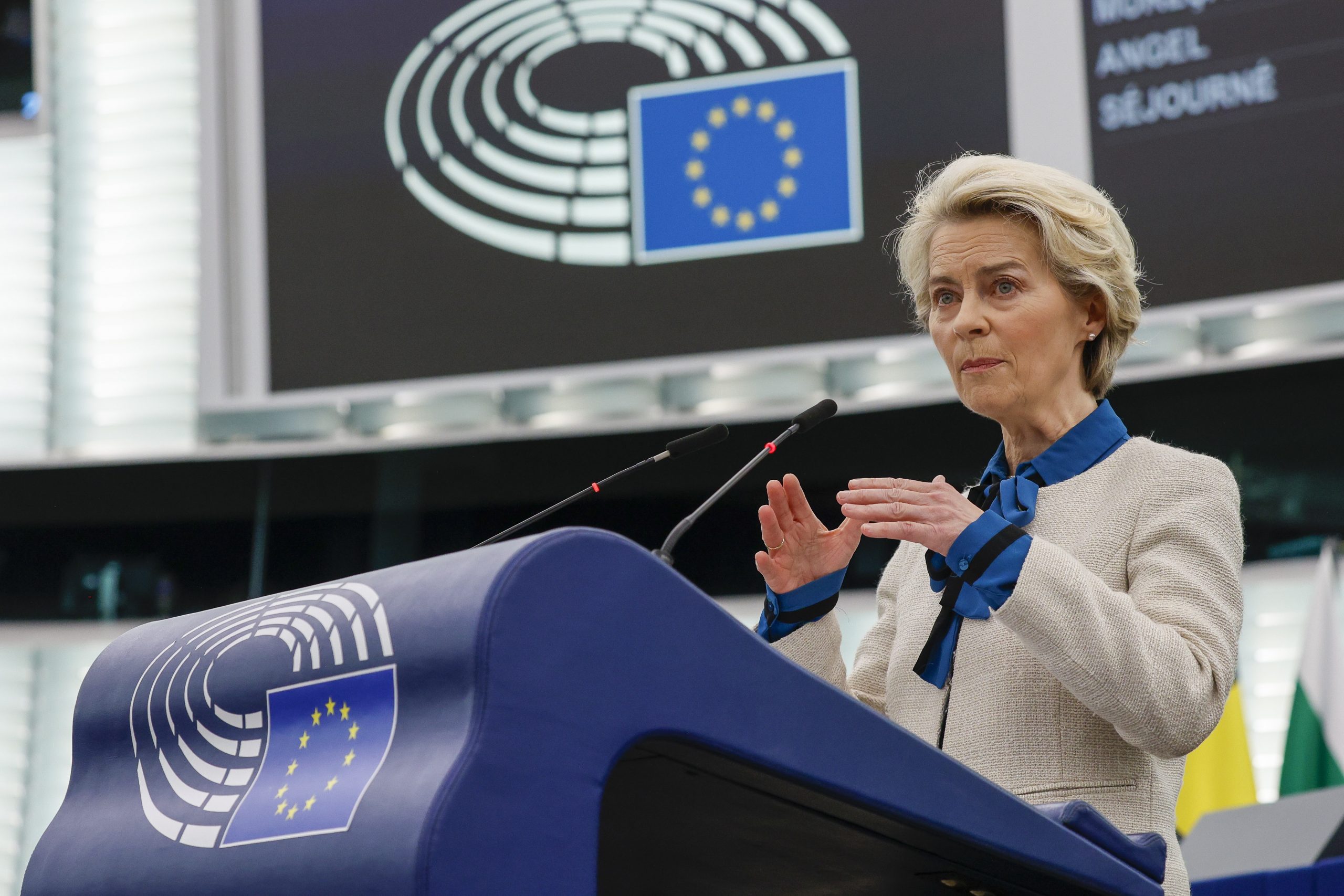 epa10412701 European Commission President Ursula Von Der Leyen gives a statement on the conclusions of the European Council meeting, at the European Parliament in Strasbourg, France, 18 January 2023.  EPA/JULIEN WARNAND
