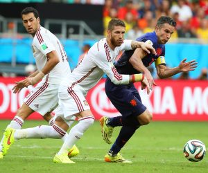 epa04254585 Spanish players Sergio Busquets (L) and Sergio Ramos (C) in action against Dutch striker Robin van Persie (R) during the FIFA World Cup 2014 group B preliminary round match between Spain and the Netherlands at the Arena Fonte Nova in Salvador, Brazil, 13 June 2014. 

(RESTRICTIONS APPLY: Editorial Use Only, not used in association with any commercial entity - Images must not be used in any form of alert service or push service of any kind including via mobile alert services, downloads to mobile devices or MMS messaging - Images must appear as still images and must not emulate match action video footage - No alteration is made to, and no text or image is superimposed over, any published image which: (a) intentionally obscures or removes a sponsor identification image; or (b) adds or overlays the commercial identification of any third party which is not officially associated with the FIFA World Cup)  EPA/ALI HAIDER   EDITORIAL USE ONLY