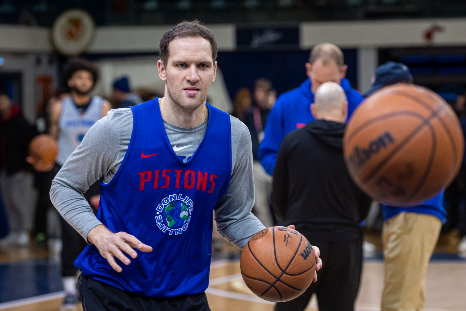 epa10413687 Bojan Bogdanovic of the Detroit Pistons attends a training session in Levallois-Perret, near Paris, France, 18 January 2023. The Pistons are in Paris for an NBA basketball game against the Chicago Bulls on 19 January 2023.  EPA/CHRISTOPHE PETIT TESSON  SHUTTERSTOCK OUT