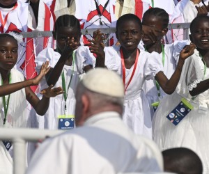 epaselect epa10442300 Young girls clap for Pope Francis upon his arrival, to celebrate Holy Mass, in the area of the Ndolo Airport  in the Kinshasa city during the Apostolic Journey of His Holinass  to the Democratic Republic of Congo, 01 February 2023.  EPA/CIRO FUSCO