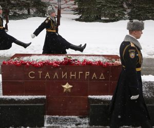 epa10442902 Russian honour guard soldiers march in front of the memorial stone for World War II Hero City Stalingrad near the Tomb of the Unknown Soldier in front of the Kremlin wall at Alexander Garden in Moscow, Russia, 01 February 2023. Russia on February 02 marks the 80th anniversary of the end of the Battle of Stalingrad, now known as Volgograd, a turning point in World War II which led to the defeat of Nazi Germany.  EPA/MAXIM SHIPENKOV