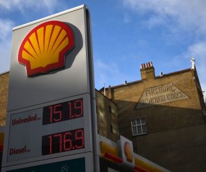 epa10444061 A Shell logo is displayed on a filling station in London, Britain, 02 February 2023. The oil and gas company Shell has reported record annual profits. The 39.9 billion dollar profits in 2022 are double its previous years total and the highest in the company's 115 year history.  EPA/NEIL HALL