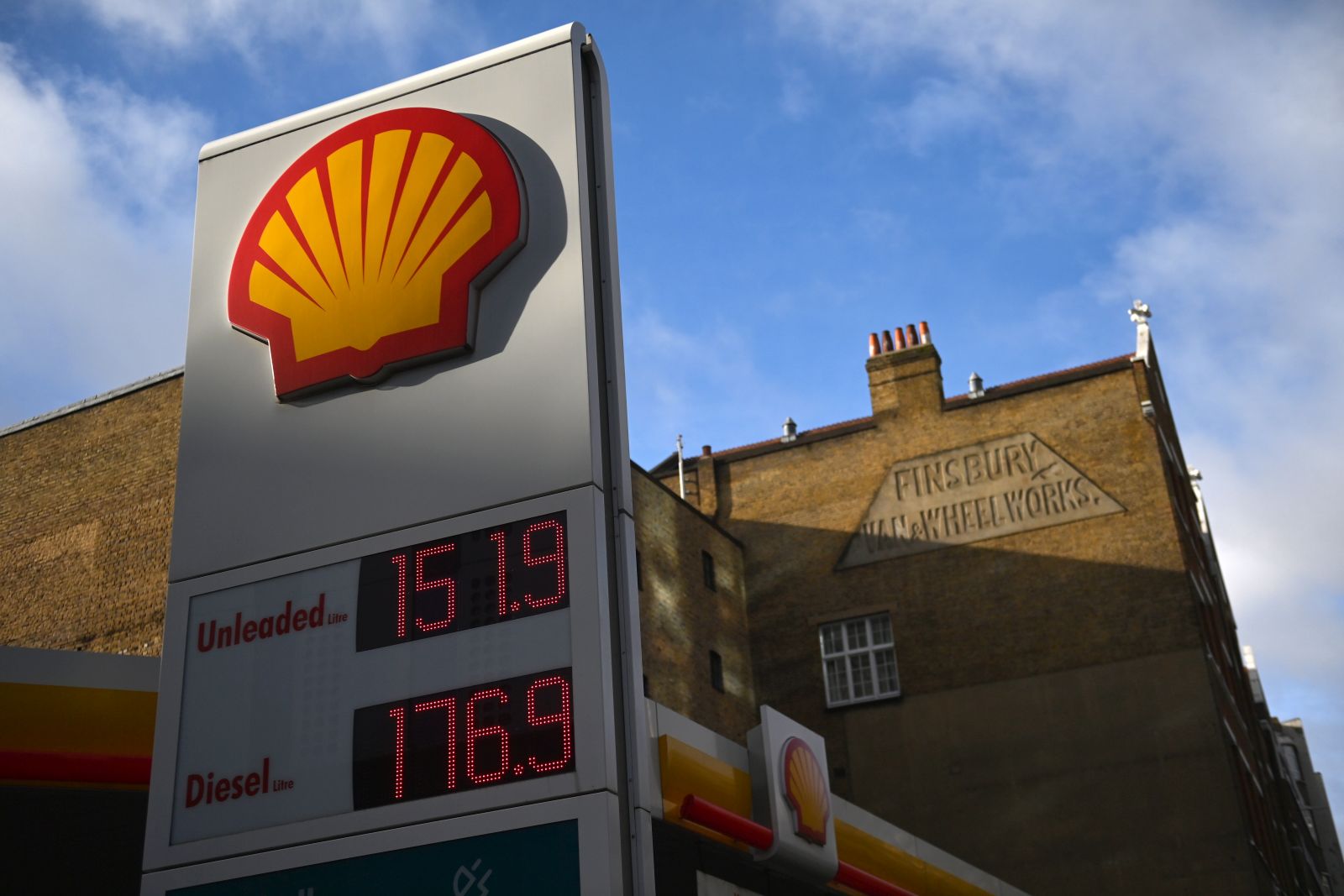epa10444061 A Shell logo is displayed on a filling station in London, Britain, 02 February 2023. The oil and gas company Shell has reported record annual profits. The 39.9 billion dollar profits in 2022 are double its previous years total and the highest in the company's 115 year history.  EPA/NEIL HALL