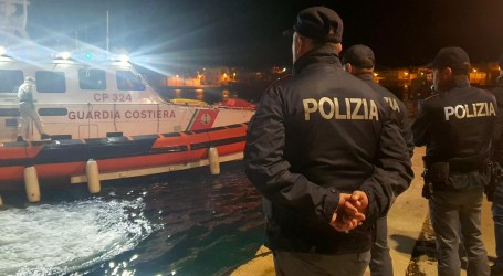 Najmanje 30 mrtvih migranata u brodolomu na jugu Italije