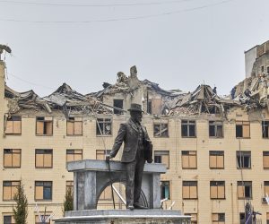 epa10448650 The statue of architect Alexei Beketov in front of a damaged building of the Kharkiv National University of Urban Economy following a missile strike in Kharkiv, northeastern Ukraine, 05 February 2023, amid Russia's invasion. At least four people were injured after two Russian missiles hit downtown Kharkiv on 05 February, the head of the Kharkiv regional military administration, Oleg Sinegubov wrote on telegram. Kharkiv and surrounding areas have been the target of heavy shelling since February 2022, when Russian troops entered Ukraine starting a conflict that has provoked destruction and a humanitarian crisis.  EPA/SERGEY KOZLOV