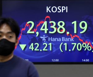 epa10450345 An electronic signboard in the dealing room of Hana Bank in Seoul, South Korea 06 February 2023, shows the benchmark Korea Composite Stock Price Index (KOSPI) having dropped 42.21 points, or 1.70 percent, to close at 2,438.19. Seoul shares ended lower, as strong US jobs data fueled fears of further rate hikes to tame inflation.  EPA/YONHAP SOUTH KOREA OUT