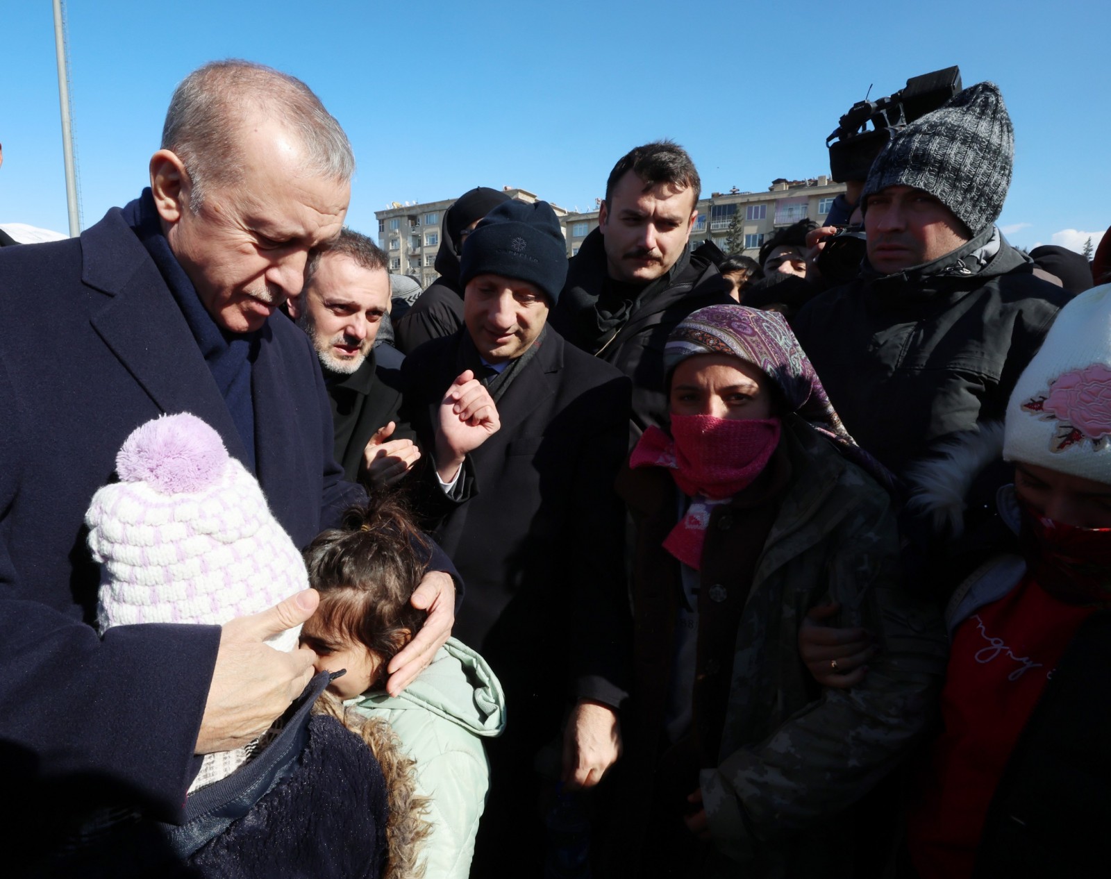 epa10454458 A handout photo made available by Turkey’s Presidential press office shows Turkish President Recep Tayyip Erdogan (L) greeting people as he visits a tent camp in the aftermath of a major earthquake in Kahramanmaras, Turkey, 08 February 2023. More than 11,000 people have died and thousands more injured after two major earthquakes struck southern Turkey and northern Syria on 06 February. Authorities fear the death toll will keep climbing as rescuers look for survivors across the region.  EPA/MURAT CETINMUHURDAR/TURKISH PRESIDENTIAL PRESS OFFICE/HANDOUT  HANDOUT EDITORIAL USE ONLY/NO SALES