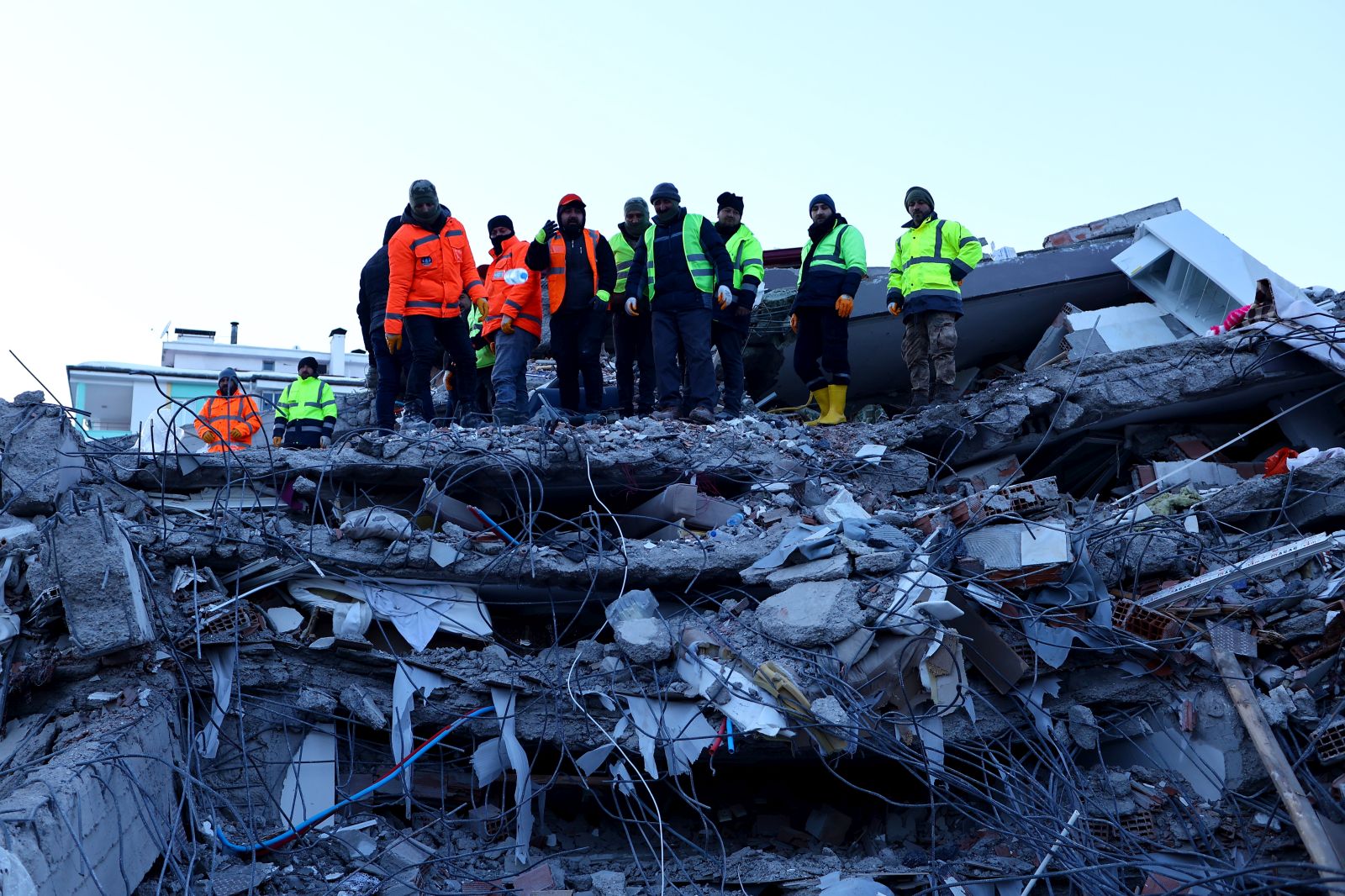 epa10457364 Emergency personnel and locals search for victims at the site of a collapsed building in the aftermath of a powerful earthquake in the Elbistan district of Kahramanmaras, southeastern Turkey, 09 February 2023. More than 17,000 people have died and thousands more are injured after two major earthquakes struck southern Turkey and northern Syria on 06 February. Authorities fear the death toll will keep climbing as rescuers look for survivors across the region.  EPA/SEDAT SUNA