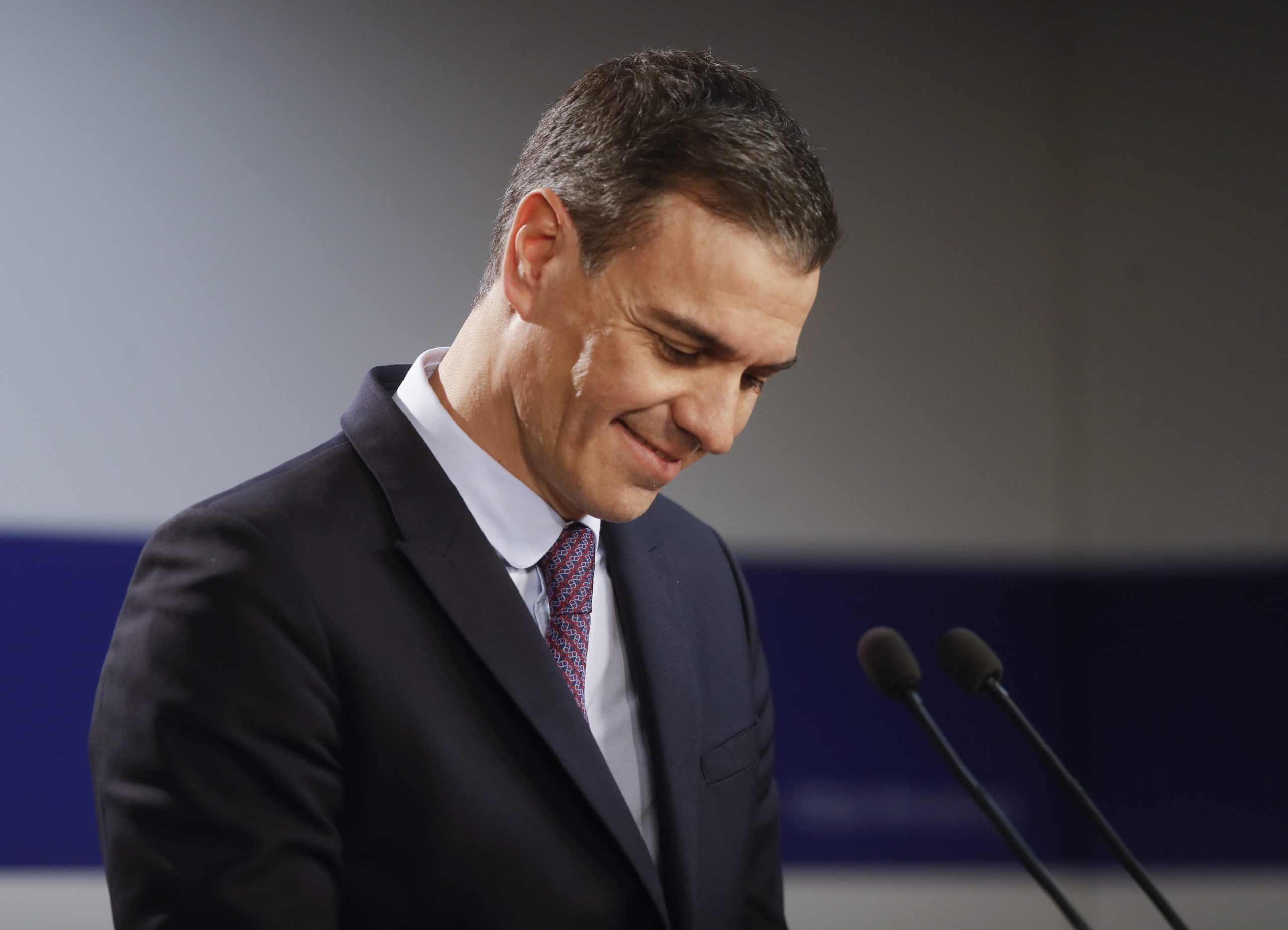 epa10458236 Spain's Prime Minister Pedro Sanchez holds a joint press conference at the end of the first day of the European Council in Brussels, Belgium, 10 February 2023. EU leaders will meet in Brussels on 09 for a summit to discuss Russia's invasion of Ukraine, the EU's economy and competitiveness, and its migration policy.  EPA/OLIVIER HOSLET
