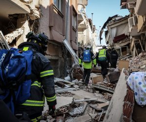epa10460679 Portuguese rescue team members search areas of collapsed buildings in Antakya capital of Hatay Province, the southernmost province of Turkey after the powerful earthquake, 11 February 2023. A team from Portugal of 53 Civil Protection, GNR, and emergency medical personnel left 08 February, for Turkey to support search and rescue efforts after 06 February earthquake, which has already killed more than 24,000 people in Turkey and Syria.  EPA/JOAO RELVAS