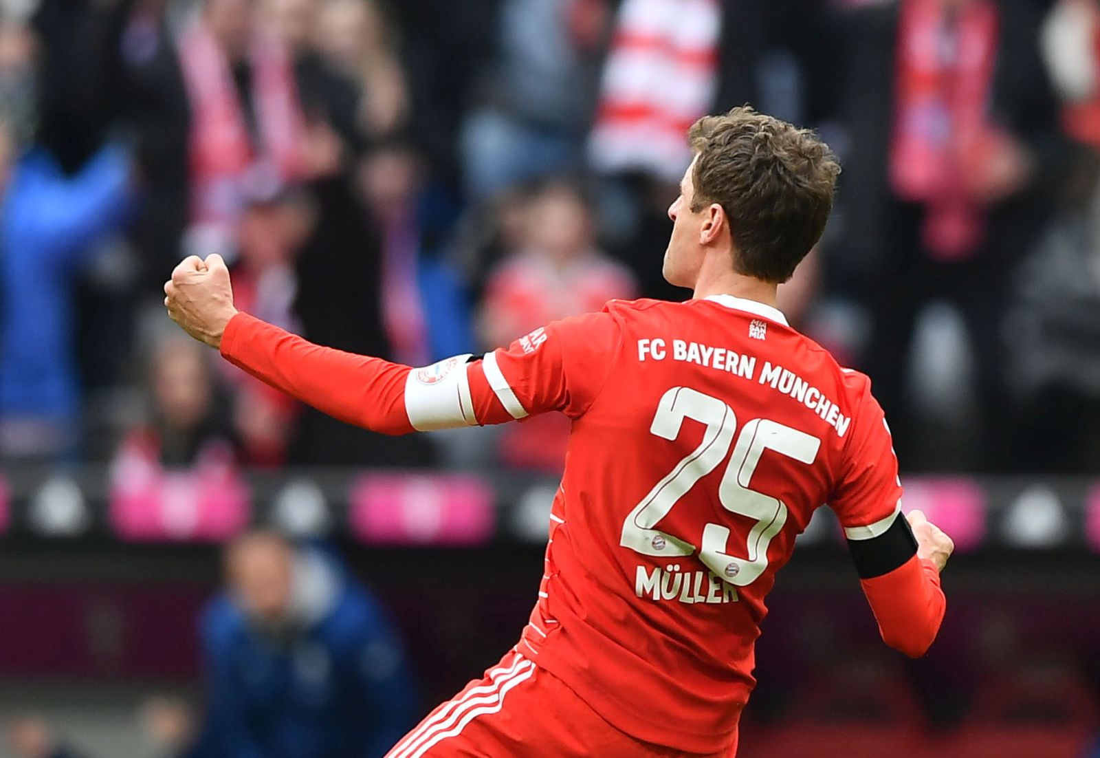 epa10460971 Munich's Thomas Mueller celebrates scoring the opening goal during the German Bundesliga soccer match between FC Bayern Munich and VfL Bochum in Munich, Germany, 11 February 2023.  EPA/ANNA SZILAGYI CONDITIONS - ATTENTION: The DFL regulations prohibit any use of photographs as image sequences and/or quasi-video.