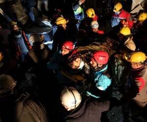 epa10462657 Members of a rescue team carry an earthquake survivor who was tarpped for more than 100 hours under the rubble of a collapsed building, in Hatay, Southern Turkey, 12 February 2023. More than 25,000 people have died and thousands more are injured after two major earthquakes struck southern Turkey and northern Syria on 06 February. Authorities expect the death toll will keep climbing as time passes, but the rescuers look for survivors across the region.  EPA/STR