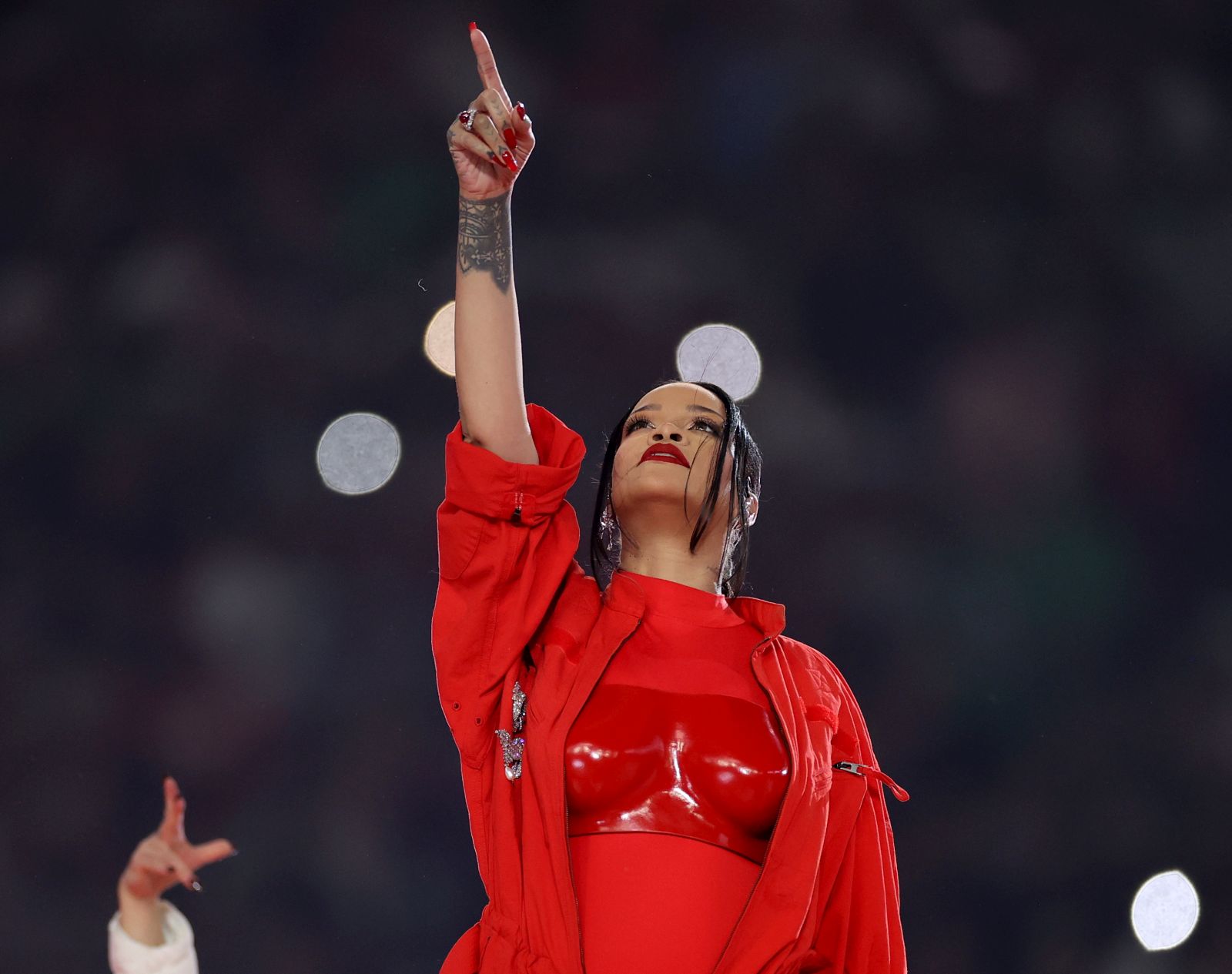 epa10464333 Barbadian singer Rihanna performs during halftime of Super Bowl LVII between the AFC champion Kansas City Chiefs and the NFC champion Philadelphia Eagles at State Farm Stadium in Glendale, Arizona, 12 February 2023. The annual Super Bowl is the Championship game of the NFL between the AFC Champion and the NFC Champion and has been held every year since January of 1967.  EPA/CAROLINE BREHMAN  EPA-EFE/CAROLINE BREHMAN