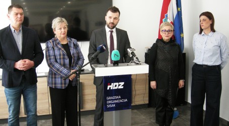 HDZ se dosjetio: Gradonačelnicu Siska optužili za – sporu obnovu