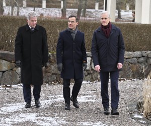epa10483665 (L-R) Finland's President Sauli Niinisto, Swedish Prime Minister Ulf Kristersson and Norwegian Prime Minister Jonas Gahr Store walk ahead of a security meeting at Harpsund, Sweden, 22 February 2023. The focus will be on the security situation, support for Ukraine and cooperation between the countries.  EPA/Claudio Bresciani  SWEDEN OUT