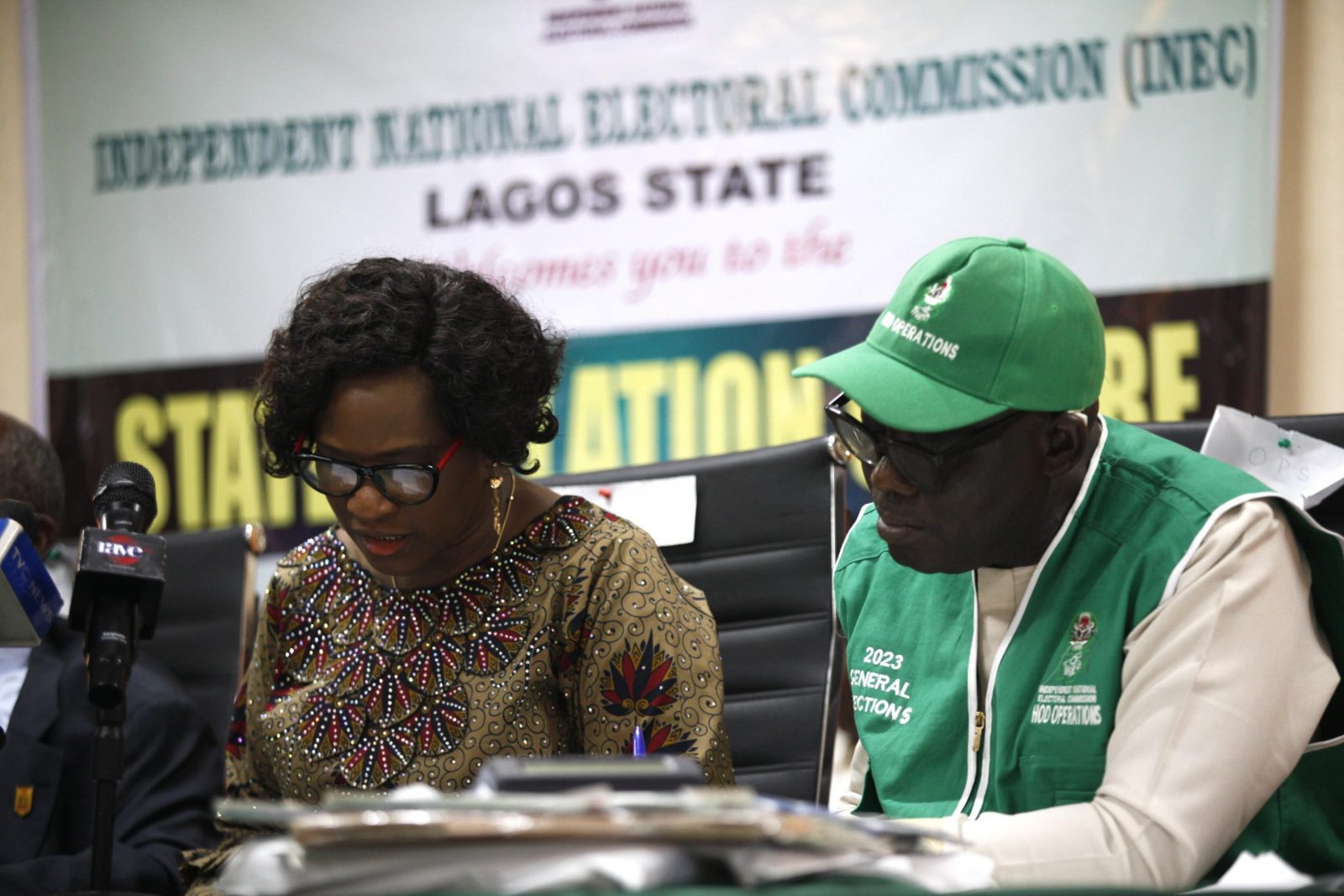 epa10494100 Electoral officers collate election results at the Independent Electoral Commission (INEC) office in Lagos, Nigeria, 27 February 2023. Tensions are high across the country as Nigerians await the results of the Presidential and national assembly elections. Nigerians cast their votes on 25 February to elect a new president, vice president and members of the Senate and House of Representatives.  EPA/Akintunde Akinleye