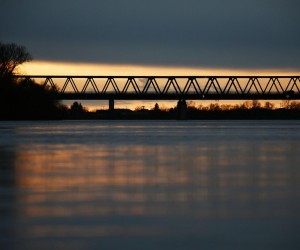 02.02.2023., Slavonski Brod - Skladni kolorit zalaska sunca s pogledom na Savu i most u predvecerje i smiraj jos jednog zimskog dana. Photo: Ivica Galovic/PIXSELL