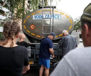 09.07.2019., Zagreb - Cisterna sa vodom u Novom Zagrebu koja opskrbljuje gradjane pitkom vodom.rPhoto: Igor Kralj/PIXSELL