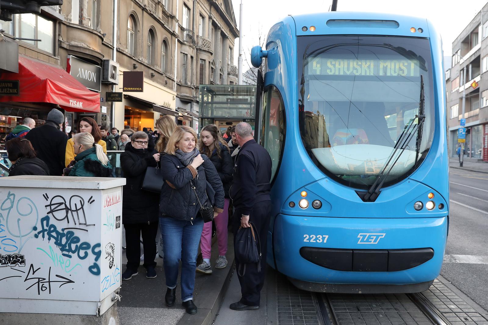 14.02.2023., Zagreb - Jutrosnji kvar tramvaja broj 4 na Kvaternikovu trgu povecao je svakodnevne jutarnje guzve u javnom prometu. Photo: Patrik Macek/PIXSELL