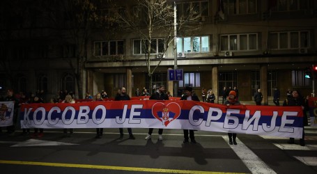 Uhićeno pet desničara u Srbiji nakon jučerašnjih prosvjeda ispred Vučićevog ureda