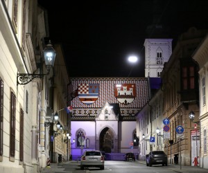 26.02.2022., Zagreb - Zgrade Vlade i Sabora zasvijetlile u bojama Ukrajinske zastave. Photo: Luka Stanzl/PIXSELL