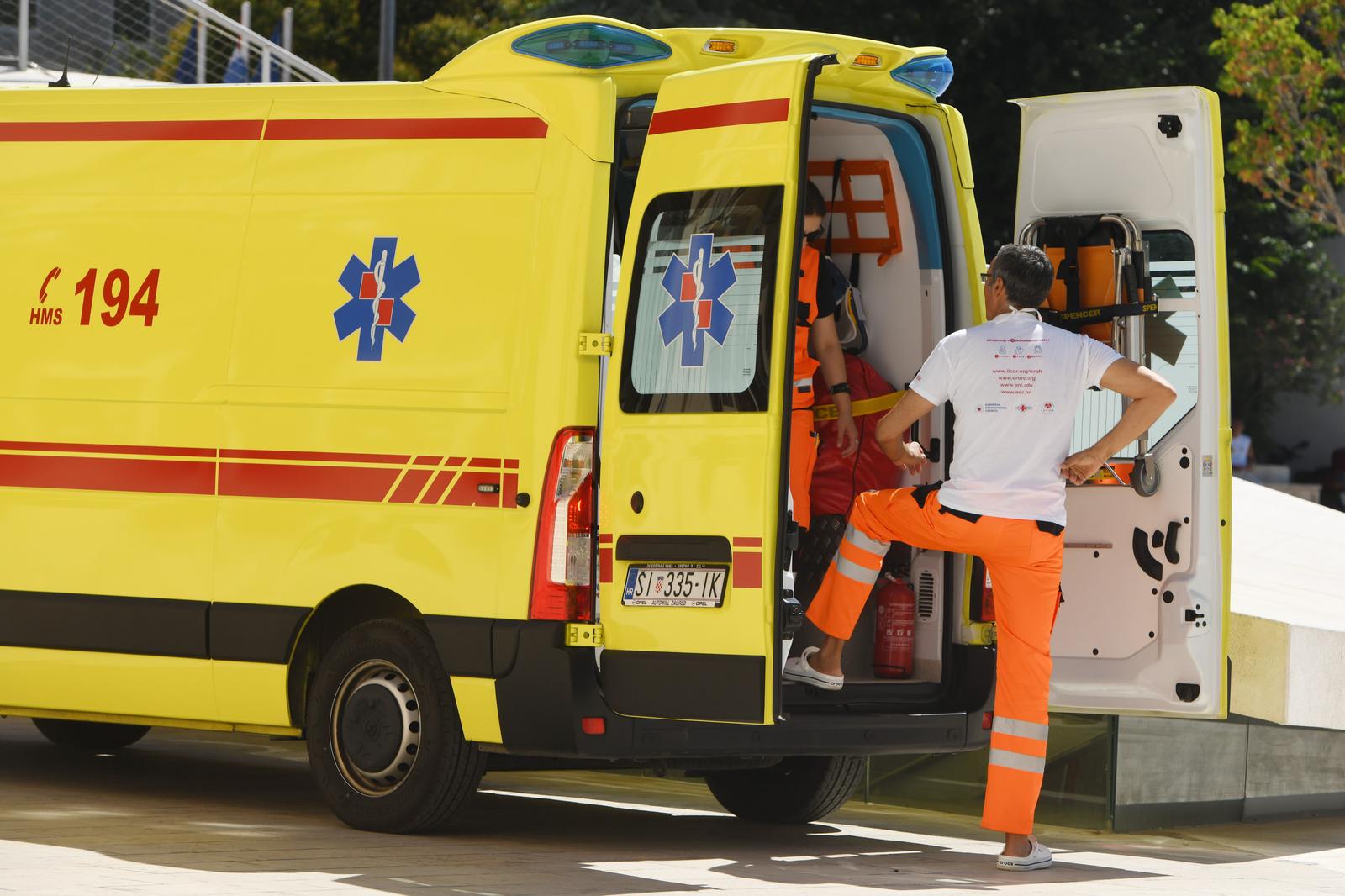 19.07.2022., Sibenik - Priprema vozila Hitne medicinske pomoci za intervenciju.

 Photo: Hrvoje Jelavic/PIXSELL
