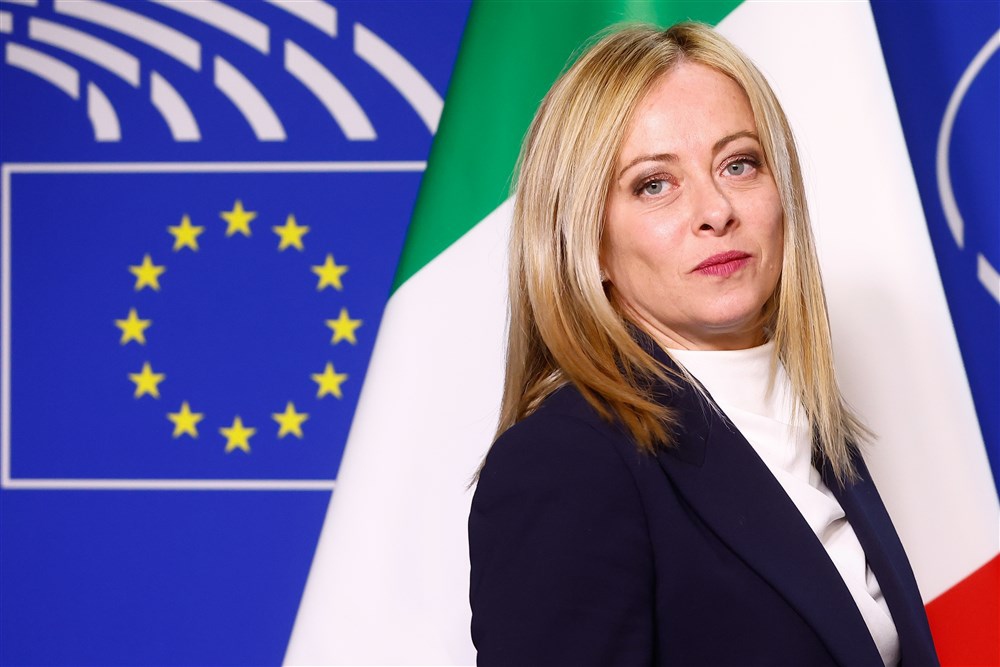 epa10283824 Italian Prime Minister Giorgia Meloni is welcomed by the European Parliament president ahead of a meeting at the European Parliament in Brussels, Belgium, 03 November 2022.  EPA-EFE/STEPHANIE LECOCQ