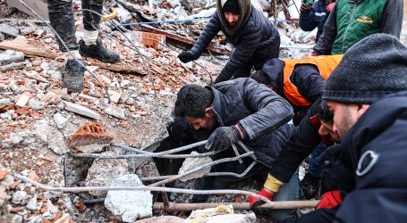 Broj žrtava potresa u Turskoj narastao na preko 8700