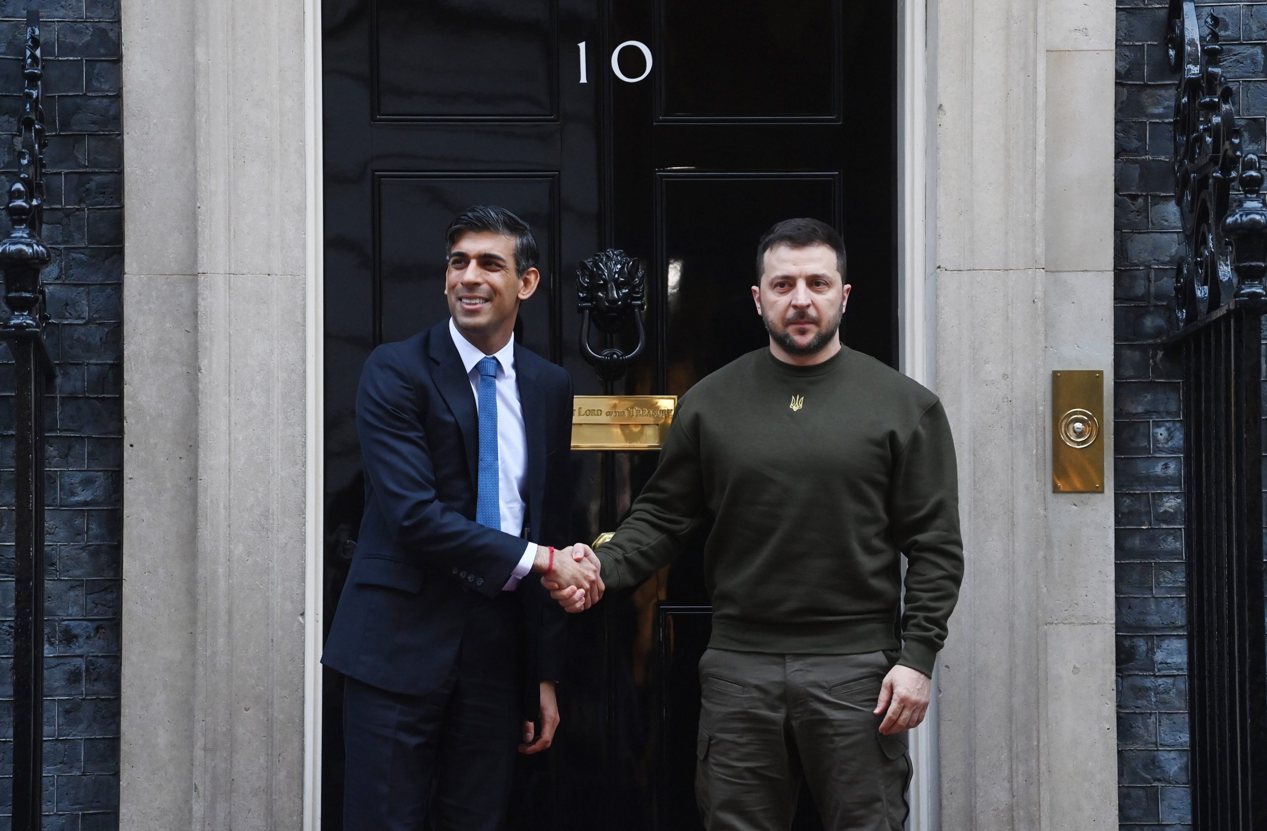 epa10454448 British Prime Minister Rishi Sunak (L) welcomes Ukraine President Volodymyr Zelensky (R) to 10 Downing Street in London, Britain, 08 February 2023. Zelensky is making his first visit to the UK since the start of the Russian invasion of Ukraine.  EPA/NEIL HALL