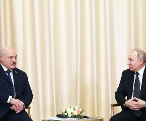 epa10472710 Russian President Vladimir Putin (R) and Belarusian President Alexander Lukashenko during a meeting at the Novo-Ogaryovo state residence, outside Moscow, Russia, 17 February 2023. Belarus fulfills 100 percent of agreements with Russia in the field of defense and security, said President of Belarus Alexander Lukashenko at a meeting with Russian President Vladimir Putin.  EPA/VLADIMIR ASTAPKOVICH/SPUTNIK/KREMLIN POOL / POOL MANDATORY CREDIT