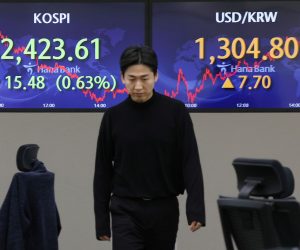 epa10487321 An electronic signboard in the dealing room of Hana Bank shows the benchmark Korea Composite Stock Price Index having fallen 15.48 points, or 0.63 percent, to close at 2,423.61, Seoul, South Korea 24 February 2023. South Korean stocks ended lower on losses in big-cap tech shares amid caution over the United States' monetary policy path amid high inflation.  EPA/YONHAP SOUTH KOREA OUT