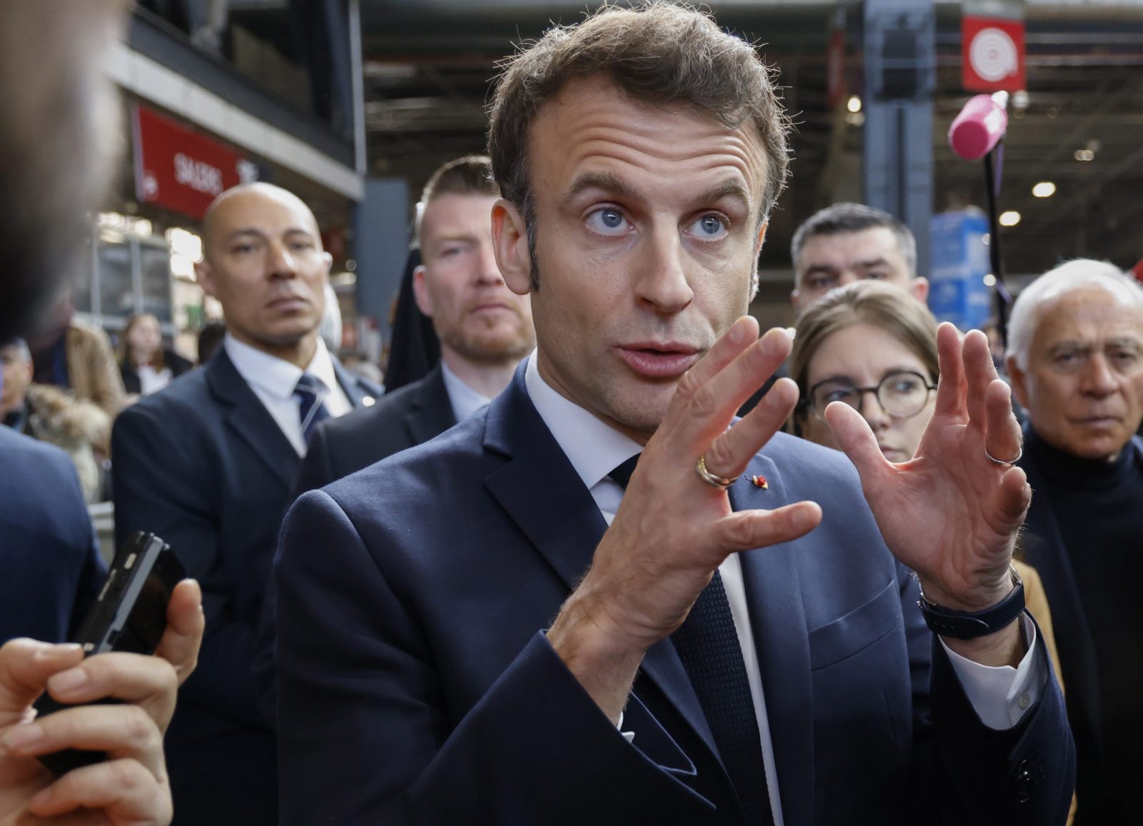 epa10489866 France's President Emmanuel Macron (C), flanked by 'Renaissance' senator Francois Patriat (R), gestures as he visits the 59th edition of the Agriculture fair on its inauguration day in Paris, France, 25 February 2023.  The 2023 edition of the International Agriculture Fair takes place in Paris from February 25 till March 5, 2023.  EPA/LUDOVIC MARIN / POOL  MAXPPP OUT