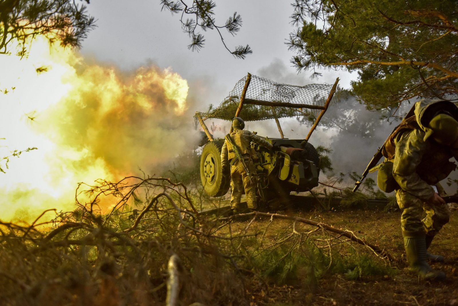 epa10492581 Ukrainian servicemen of the 68th Separate Jager Infantry Brigade "Oleksa Dovbush" fire a howitzer towards Russian positions, at an undisclosed location in the Donetsk region, eastern Ukraine, 26 February 2023. Russian troops entered Ukraine on 24 February 2022 starting a conflict that has provoked destruction and a humanitarian crisis.  EPA/OLEG PETRASYUK
