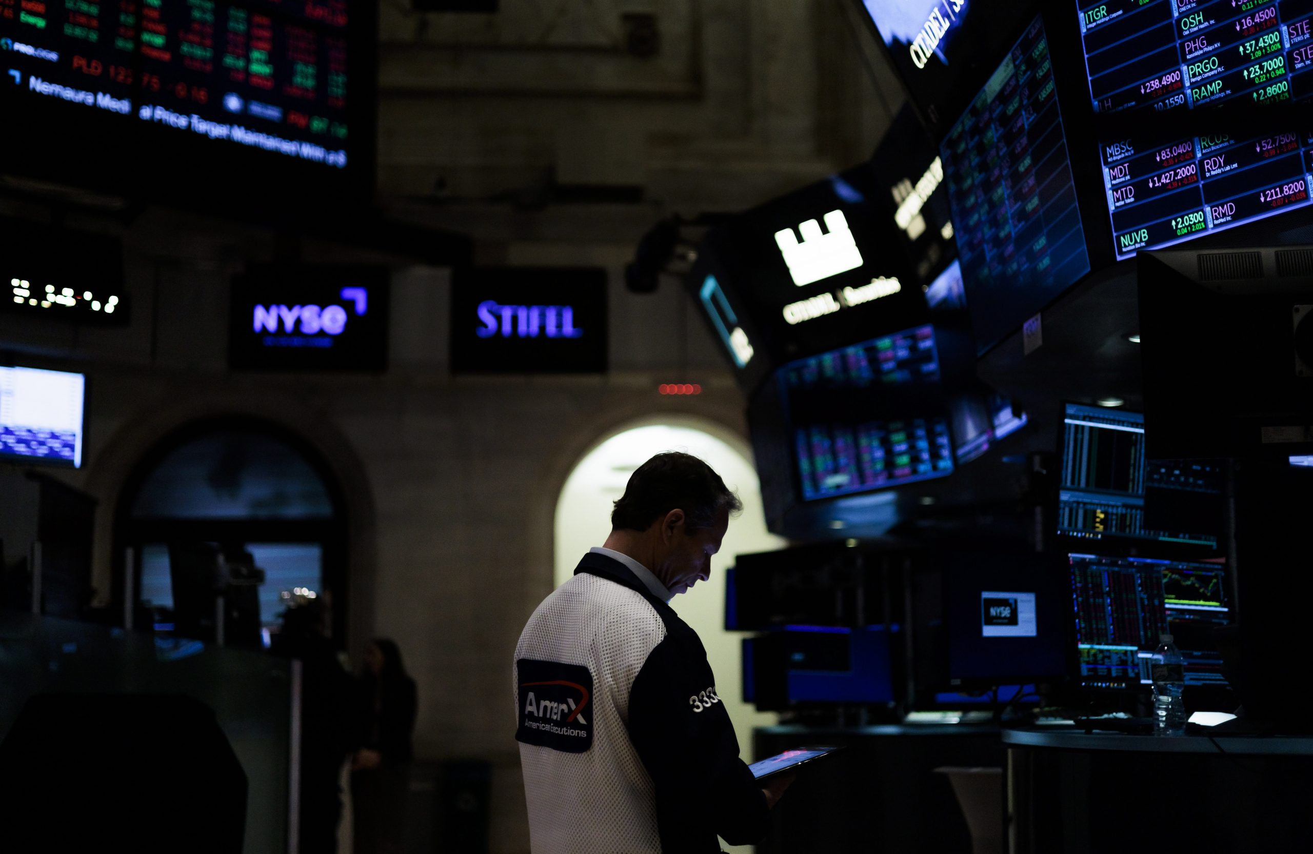 epa10495471 A trader works on the floor of the New York Stock Exchange at the Opening Bell in New York, New York, USA, 28 February 2023.  EPA/JUSTIN LANE