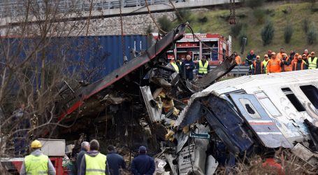 Raste broj poginulih u sudaru vlakova u Grčkoj: “Proživljavamo tragediju. Izvlačimo žive, ozlijeđene, mrtve…”