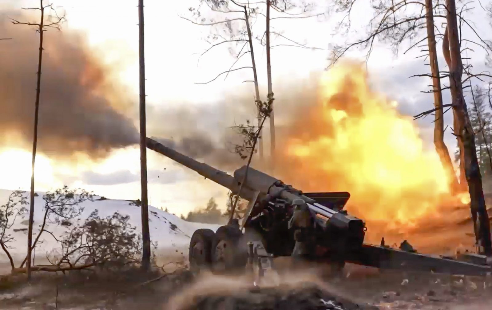 epa10502600 A still taken from a handout video made available by on 04 March 2023 by the Russian Defence Ministry's press service shows a 2A36 Giatsint-B 152mm field gun being fired at an undisclosed location the in Zaporizhzhia region, Ukraine. On 24 February 2022 Russian troops entered the Ukrainian territory in what the Russian president declared to be a 'Special Military Operation', starting an armed conflict that has provoked destruction and a humanitarian crisis.  EPA/RUSSIAN DEFENCE MINISTRY PRESS SERVICE/HANDOUT HANDOUT   BEST QUALITY AVAILABLE HANDOUT EDITORIAL USE ONLY/NO SALES