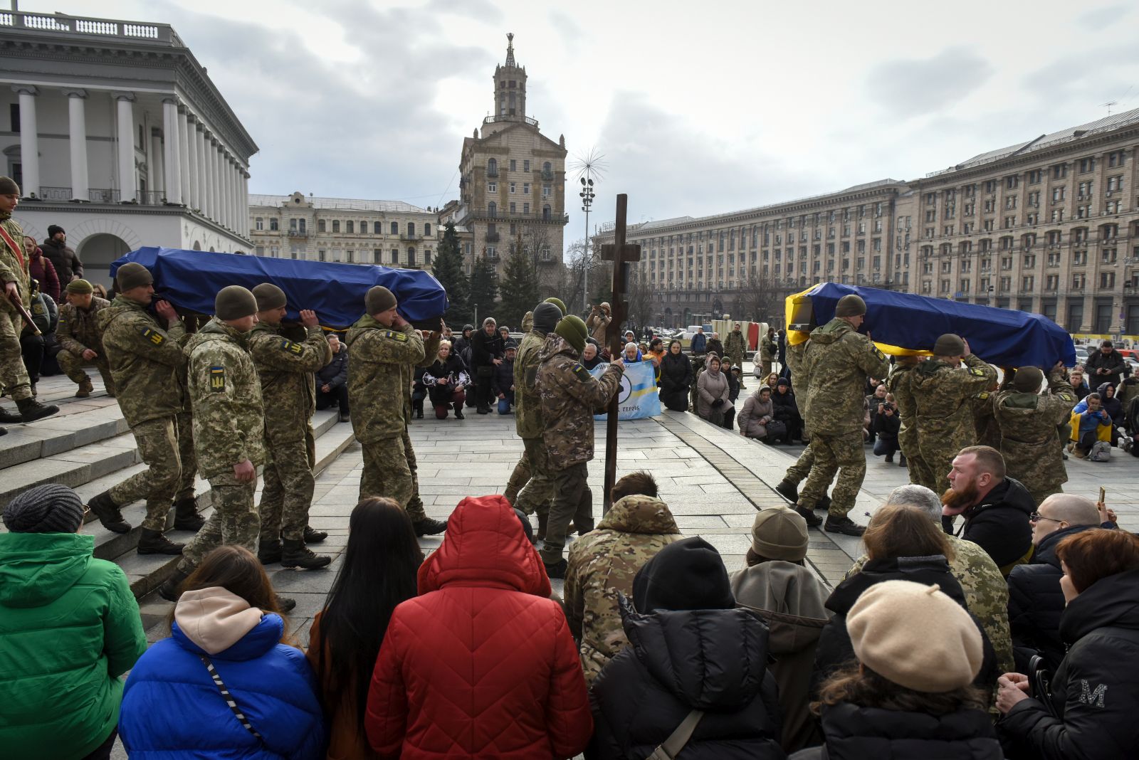 epa10507596 Honor guard carry coffins at memorial service for four Ukrainian fighters at Maidan Nezhalezhnosti Square in Kyiv, Ukraine, 07 March 2023 amid the Russian invasion. Four Ukrainian fighters of the sabotage group Bratstvo (Brotherhood), Yuriy Horovets, Maksym Mykhaylov, Taras Karpyuk, and Bohdan Lyagov died on the territory of Russia while performing a combat mission on December 25, 2022. On 26 December, Russia's Federal Security Service FSB announced they had killed four Ukrainians of a sabotage group in the Bryansk Oblast. Their bodies were returned to Ukraine on 22 February 2023. Russian troops entered Ukrainian territory on 24 February 2022, starting a conflict that has provoked destruction and a humanitarian crisis.  EPA/OLEG PETRASYUK