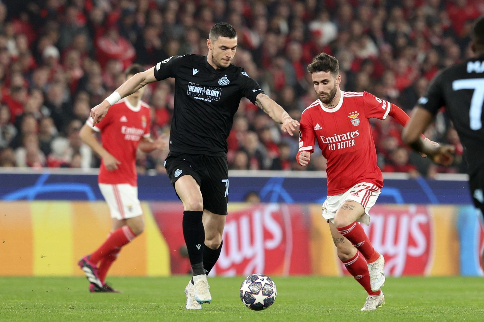 epa10508140 Benfica's Rafa Silva (R) fights for the ball with Club Brugge's Roman Yaremchuk during the UEFA Champions League second leg soccer match between Benfica and Club Brugge, in Lisbon, Portugal, 07 March 2023.  EPA/TIAGO PETINGA