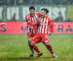 epa10511989 Union's Josip Juranovic (R) celebrates with his teammates after scoring the equalizer during the UEFA Europa League Round of 16, 1st leg match between Union Berlin and Union Saint-Gilloise in Berlin, Germany, 09 March 2023.  EPA/Filip Singer