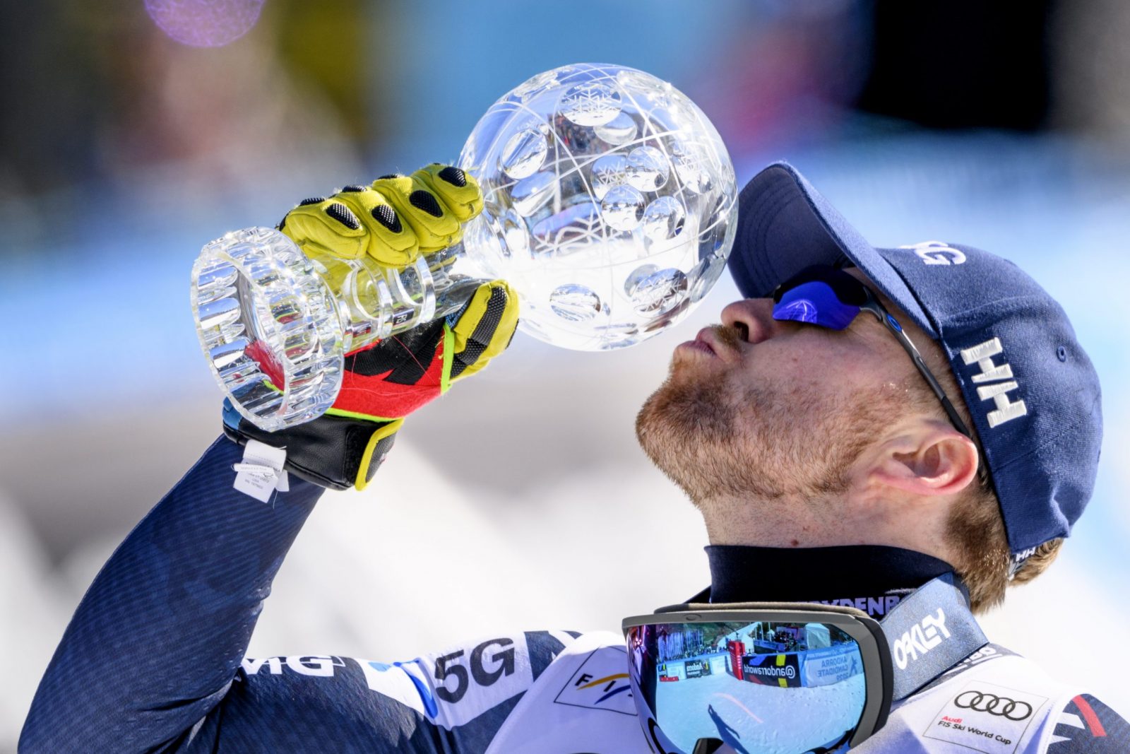 epa10523726 The Downhill World Cup winner Aleksander Aamodt Kilde of Norway kisses his trophy after the Men's Downhill race at the FIS Alpine Skiing World Cup finals in the skiing resort of El Tarter, Andorra, 15 March 2023.  EPA/JEAN-CHRISTOPHE BOTT