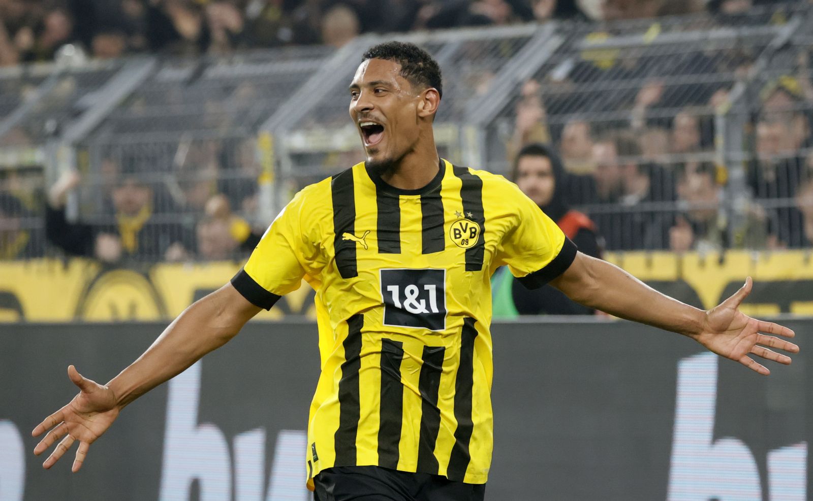 epa10530751 Dortmund's Sebastien Haller celebrates after scoring the 5-1 lead during the German Bundesliga soccer match between Borussia Dortmund and and 1. FC Cologne in Dortmund, Germany, 18 March 2023.  EPA/RONALD WITTEK CONDITIONS - ATTENTION: The DFL regulations prohibit any use of photographs as image sequences and/or quasi-video.