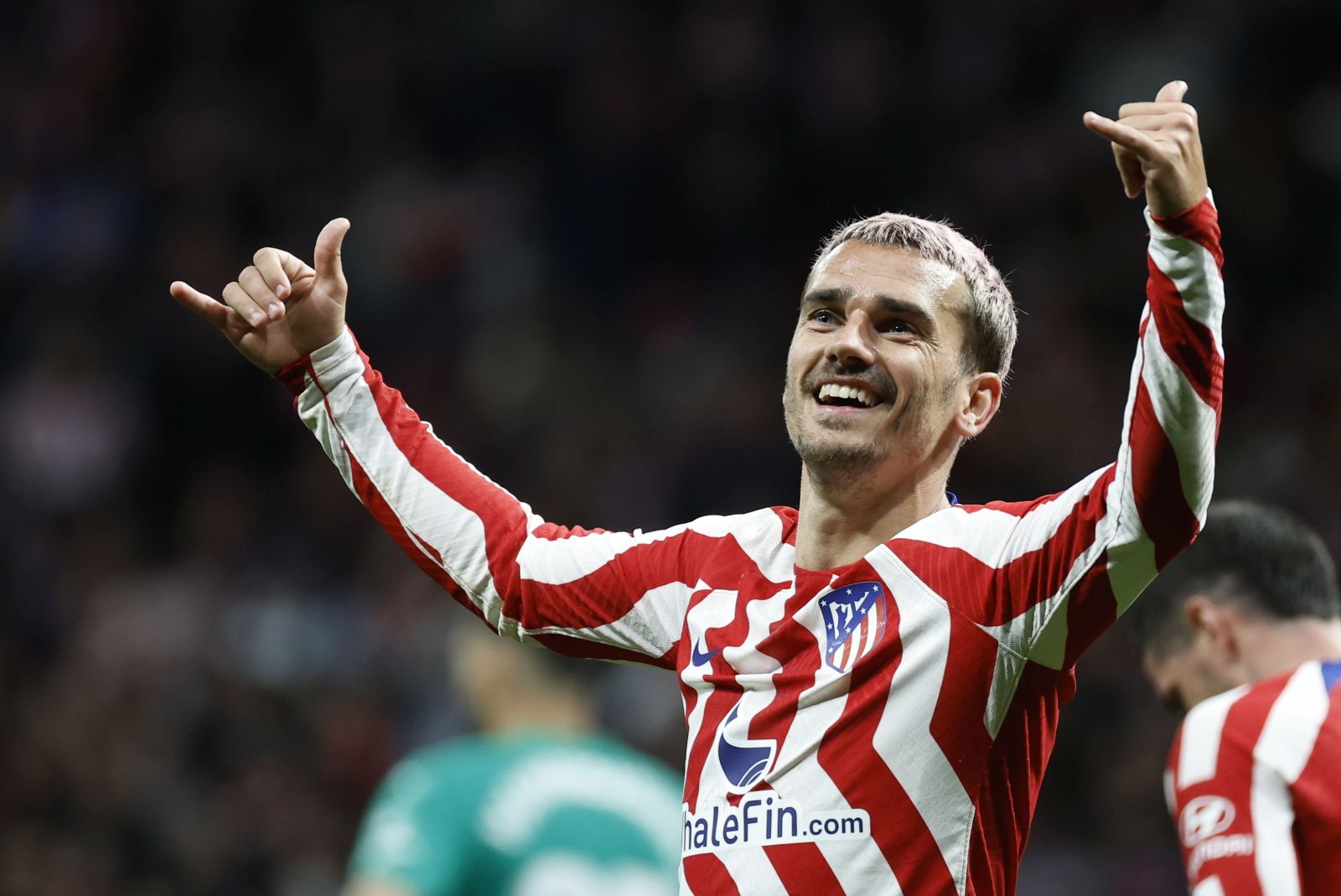 epa10530904 Atletico Madrid's striker Antoine Griezmann celebrates after scoring the 1-0 goal during the Spanish LaLiga soccer match between Atletico Madrid and Valencia FC held at Civitas Metropolitano Stadium in Madrid, central Spain, 18 March 2023.  EPA/CHEMA MOYA