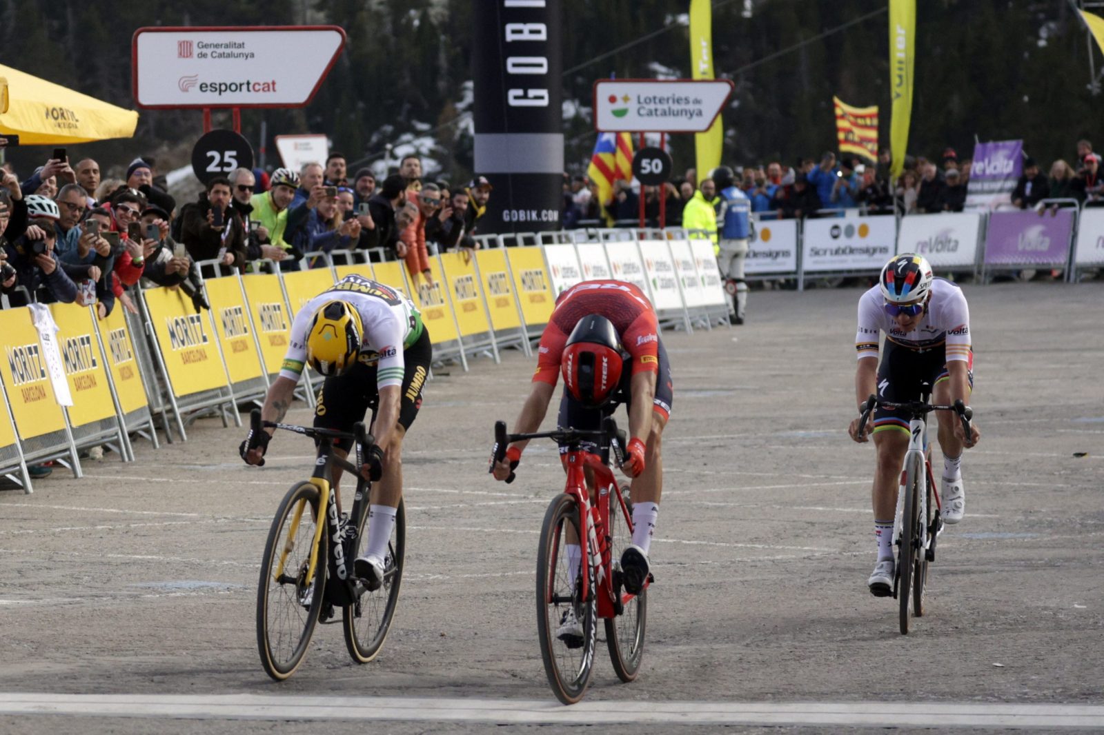 epa10535341 Italian cyclist Giulio Ciccone (C), of Trek-Segafredo team, wins the second stage of the Volta a Catalunya, a sprint starting and ending in Alto de Vallter, Girona, Catalonia, Spain, 21 March 2023. Slovenian Primoz Roglic (L) of Jumbo-Visma, won the second place and Remco Evenepoel of Quick-Step, was third.  EPA/Quique Garcia