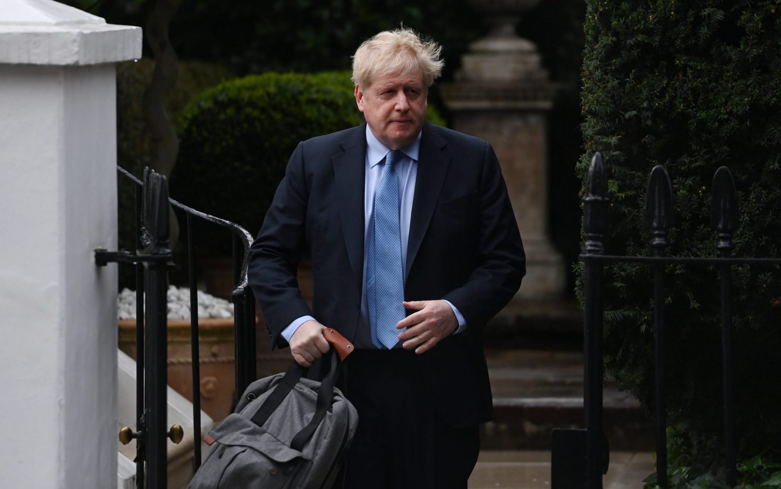 epa10536453 Britain's former Prime Minster Boris Johnson departs his home in London, Britain, 22 March 2023. Johnson is set to give evidence to MPs who are investigating accusations that he misled parliament over Partygate after breaching covid rules in 2020.  EPA/NEIL HALL