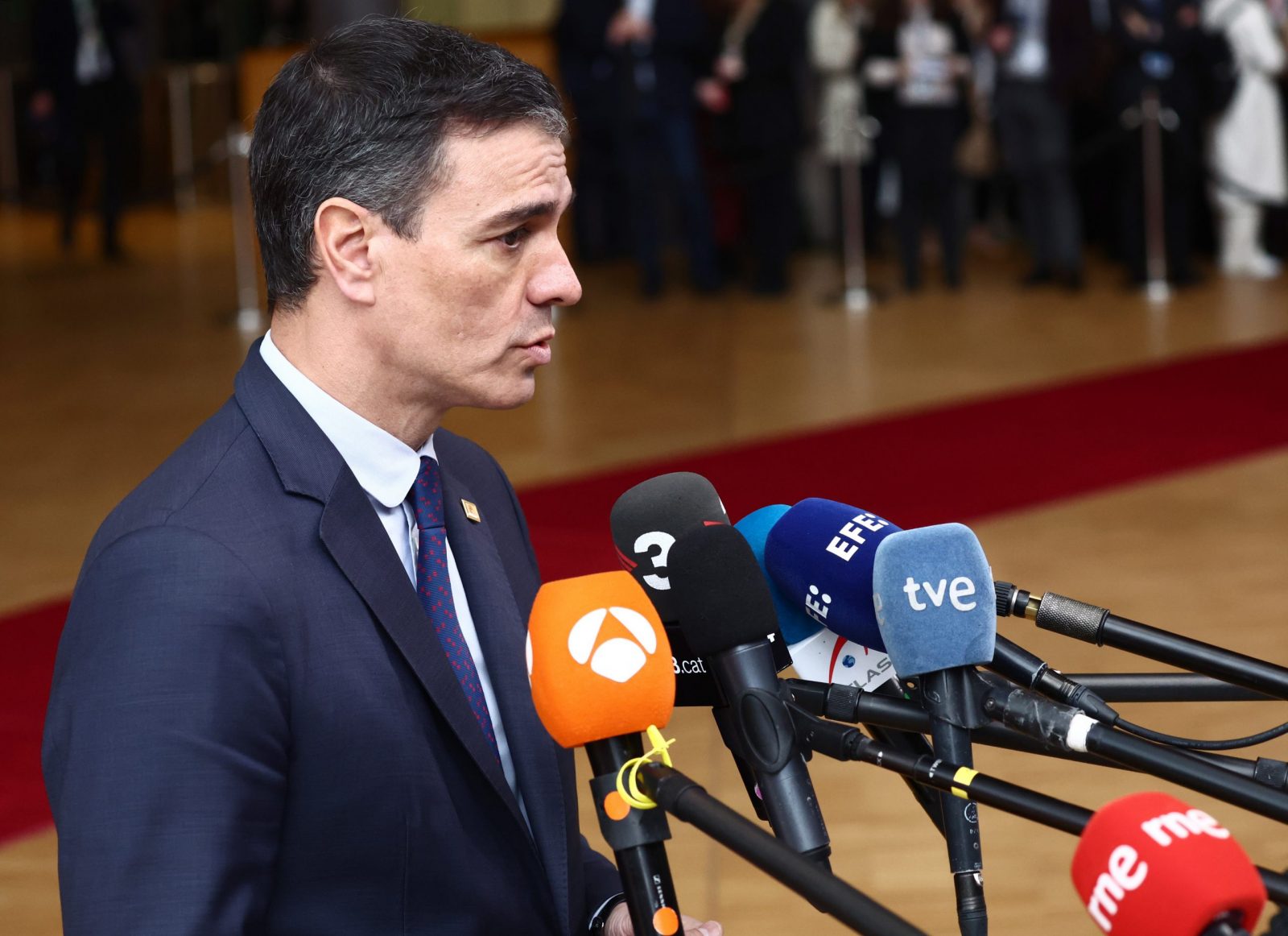 epa10538265 Spain's Prime Minister Pedro Sanchez speaks to the media as he arrives for a EU Summit in Brussels, Belgium, 23 March 2023. EU leaders will meet for a two-day summit in Brussels to discuss the latest developments in relation to 'Russia's war of aggression against Ukraine' and continued EU support for Ukraine and its people. The leaders will also debate on competitiveness, single market and the economy, energy, external relations among other topics, including migration.  EPA/STEPHANIE LECOCQ
