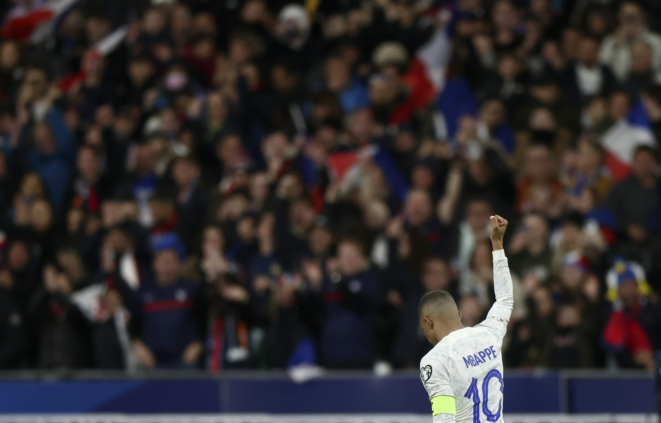 epa10541457 Kylian Mbappe of France celebrates after scoring the 3-0 during the UEFA EURO 2024 qualification match between France and the Netherlands in Saint-Denis, France, 24 March 2023.  EPA/MOHAMMED BADRA